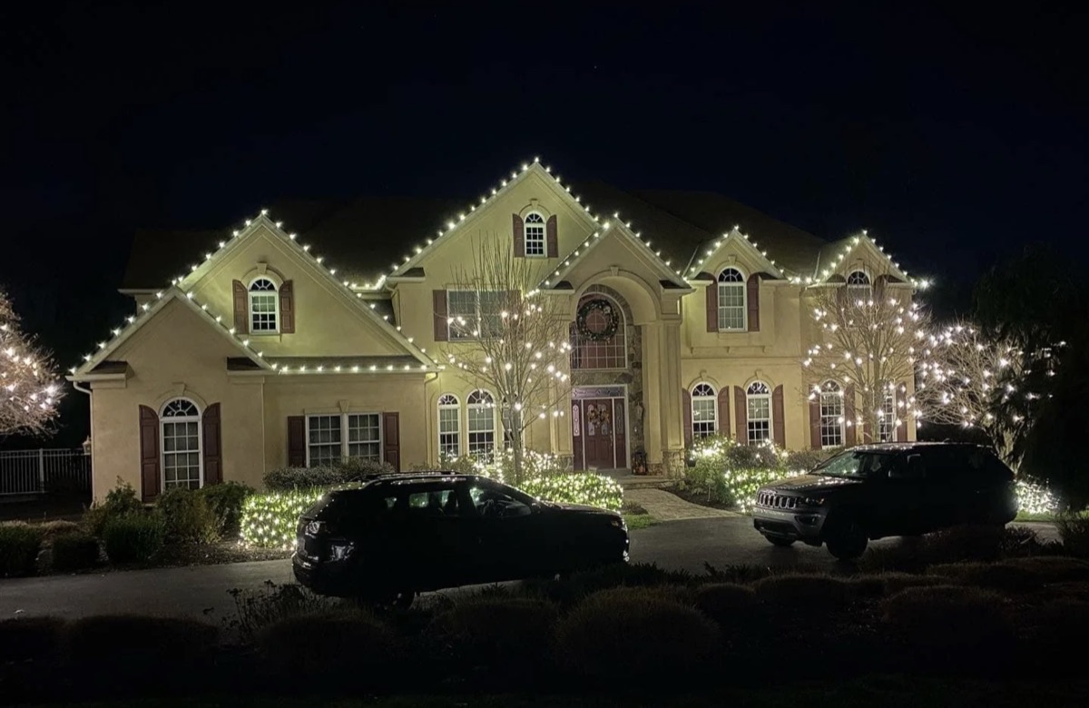 Large home with grand entrance holiday lighting